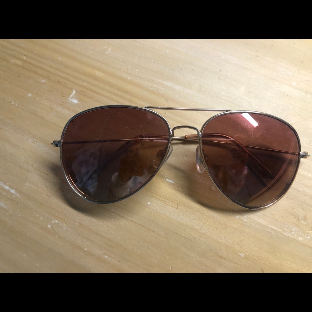 sunglasses with adjustable nose piece